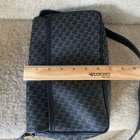 Tommy Hilfiger 9 1/2”x7” black handbag purse - Picture 9 of 10